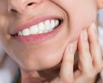 Làm răng sứ có đau không? Cách khắc phục đau nhức khi bọc răng sứ