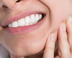 Răng bọc sứ lâu năm bị đau nhức - Nguyên nhân và cách xử lý