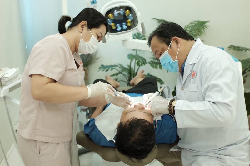 Dán sứ Veneer không mài răng tại quận 10