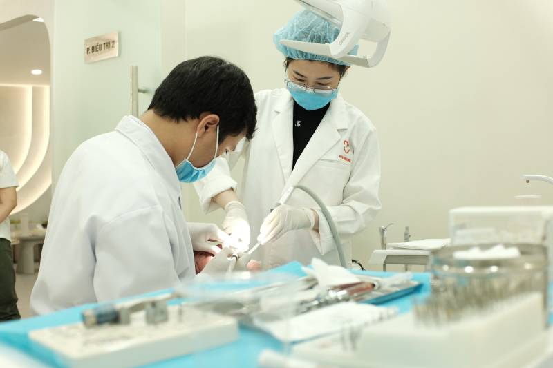Niềng răng mắc cài mặt trong