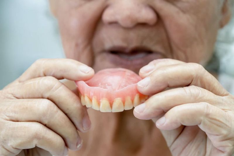 Hàm giả tháo lắp cho người cao tuổi