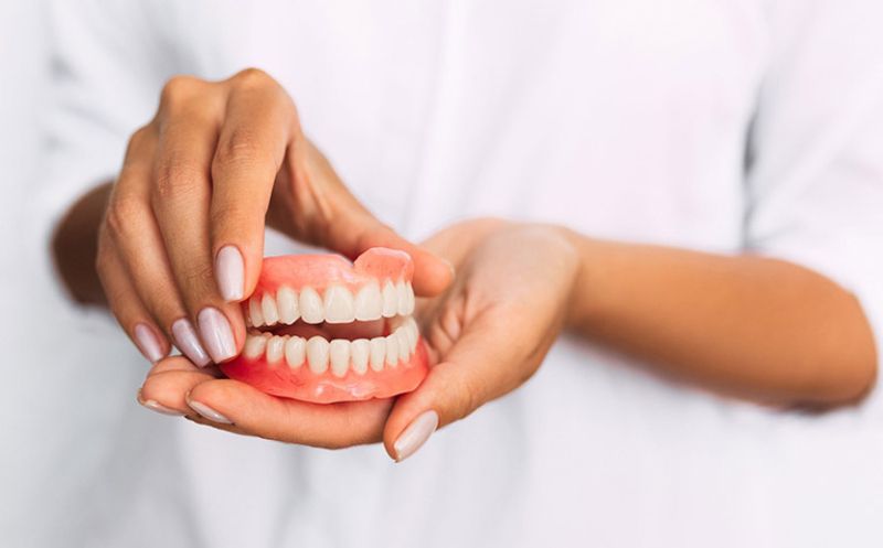Hàm giả tháo lắp cho người cao tuổi