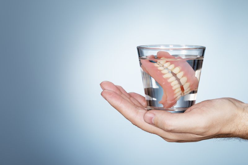 Hàm giả tháo lắp cho người cao tuổi