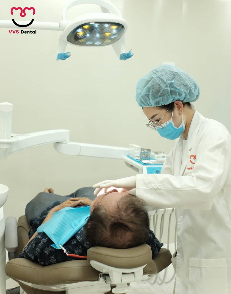 bọc răng sứ sau khi điều trị tủy tại Nha Khoa VVS
