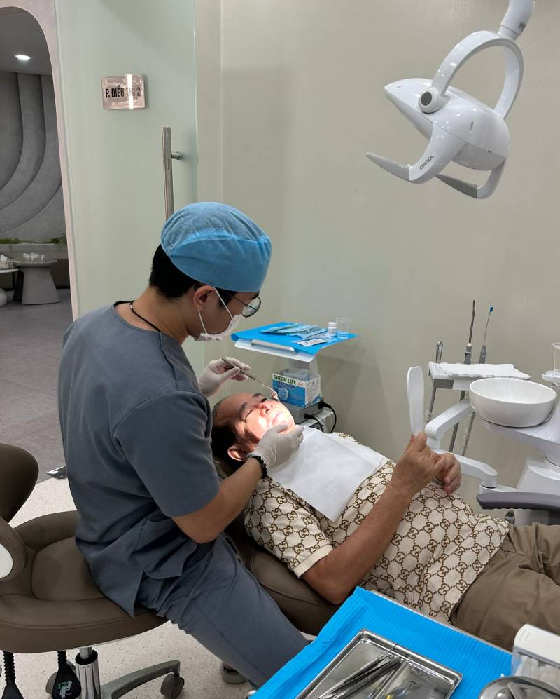 dịch vụ làm răng sứ tại Nha khoa VVS Quận 10 